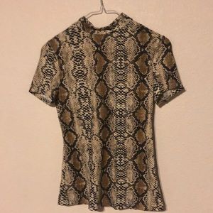 CUTE SNAKESKIN TOP